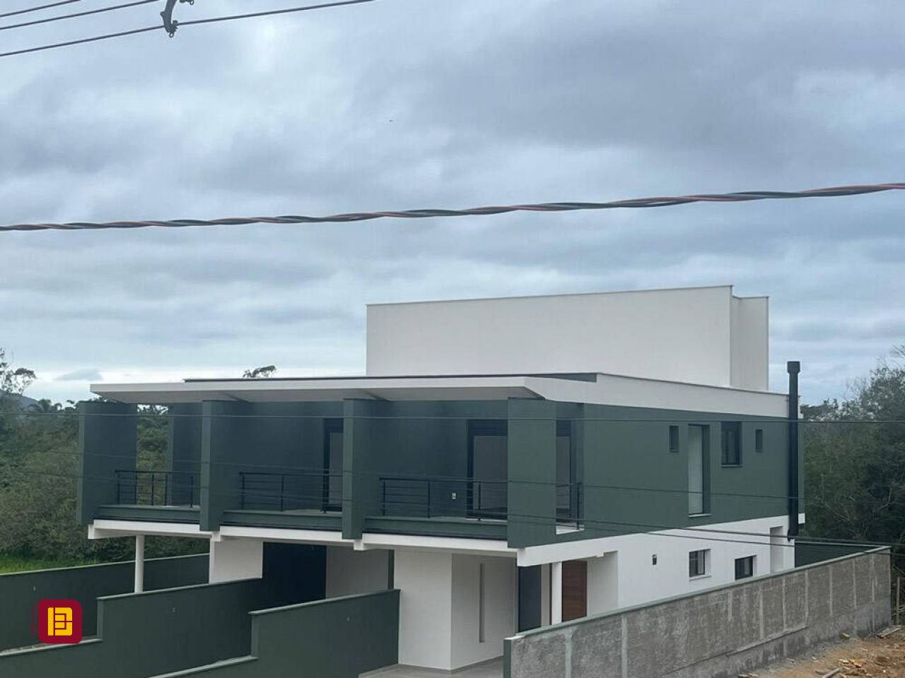 Casa com 154m², 4 quartos (sendo 1 suíte), 2 garagens, no bairro Ribeirão da Ilha em Florianópolis