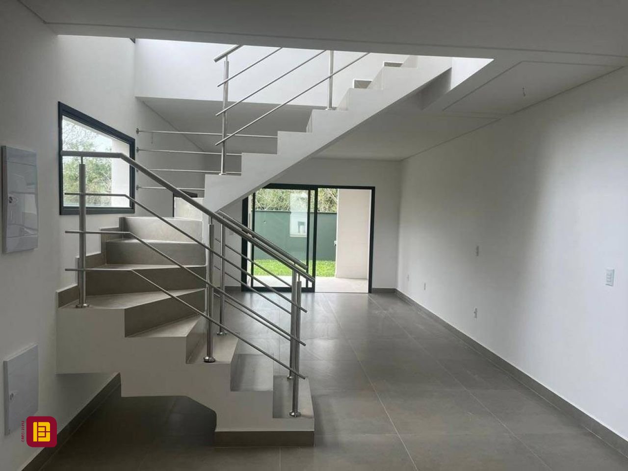 Casa com 154m², 4 quartos (sendo 1 suíte), 2 garagens, no bairro Ribeirão da Ilha em Florianópolis