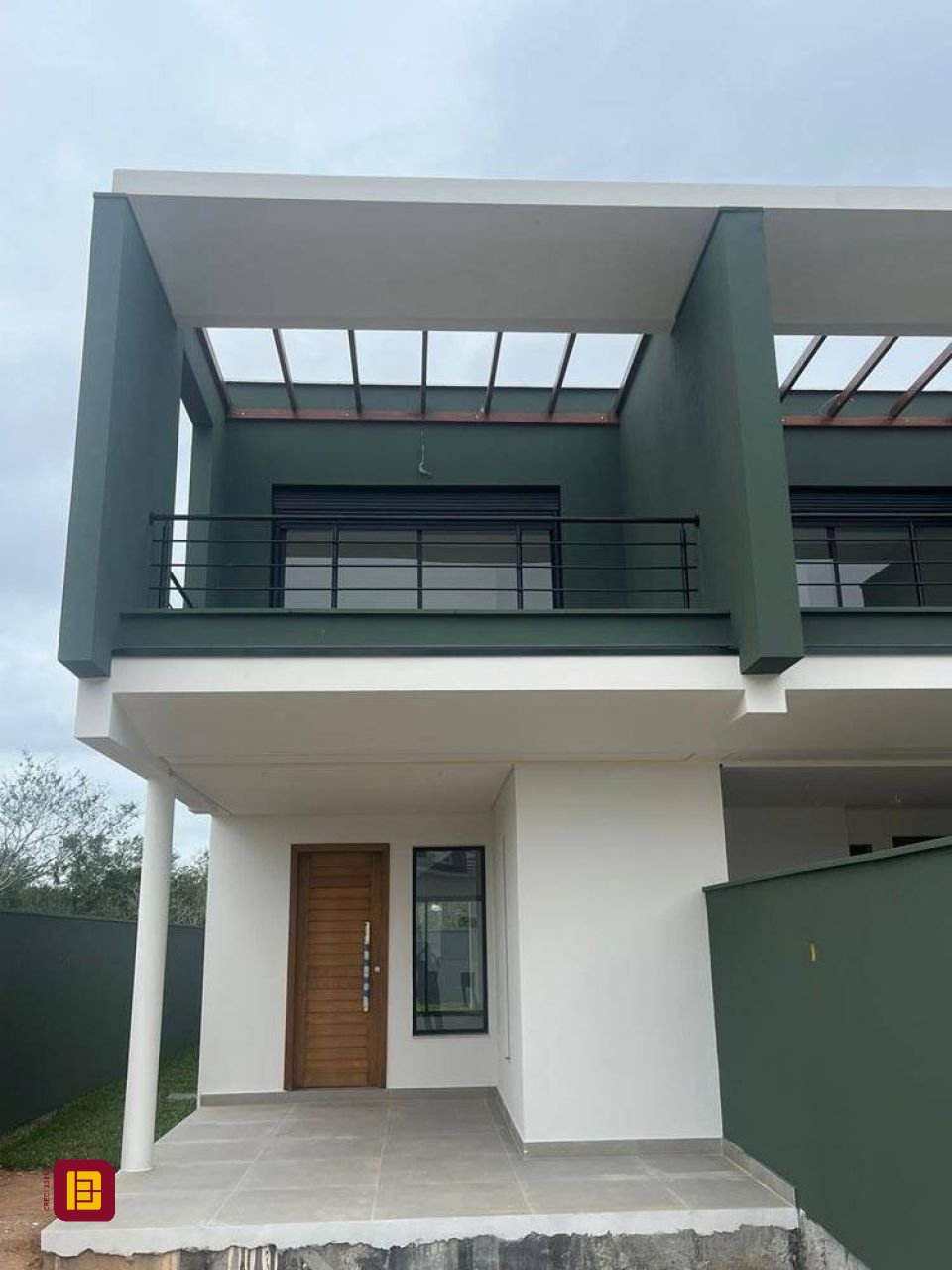 Casa com 154m², 4 quartos (sendo 1 suíte), 2 garagens, no bairro Ribeirão da Ilha em Florianópolis
