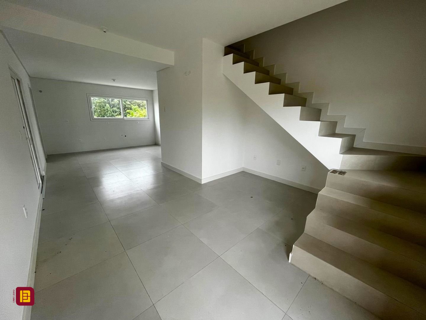 Casa com 112m², 4 quartos (sendo 1 suíte), 2 garagens, no bairro Rio Tavares em Florianópolis