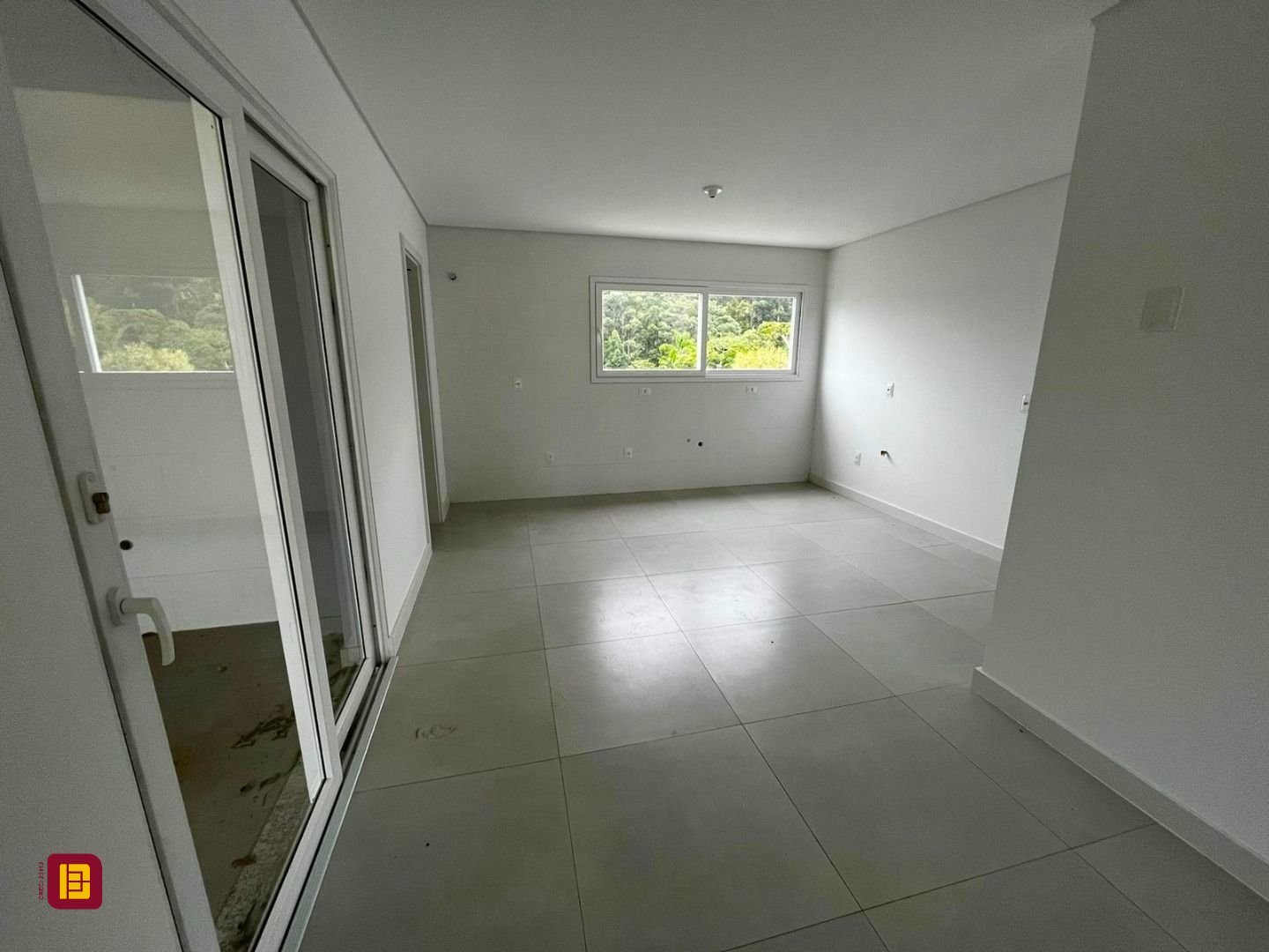 Casa com 112m², 4 quartos (sendo 1 suíte), 2 garagens, no bairro Rio Tavares em Florianópolis