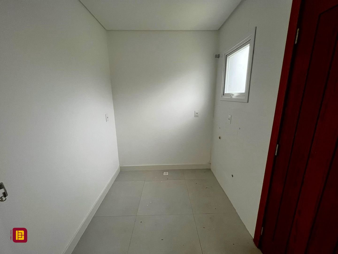 Casa com 112m², 4 quartos (sendo 1 suíte), 2 garagens, no bairro Rio Tavares em Florianópolis