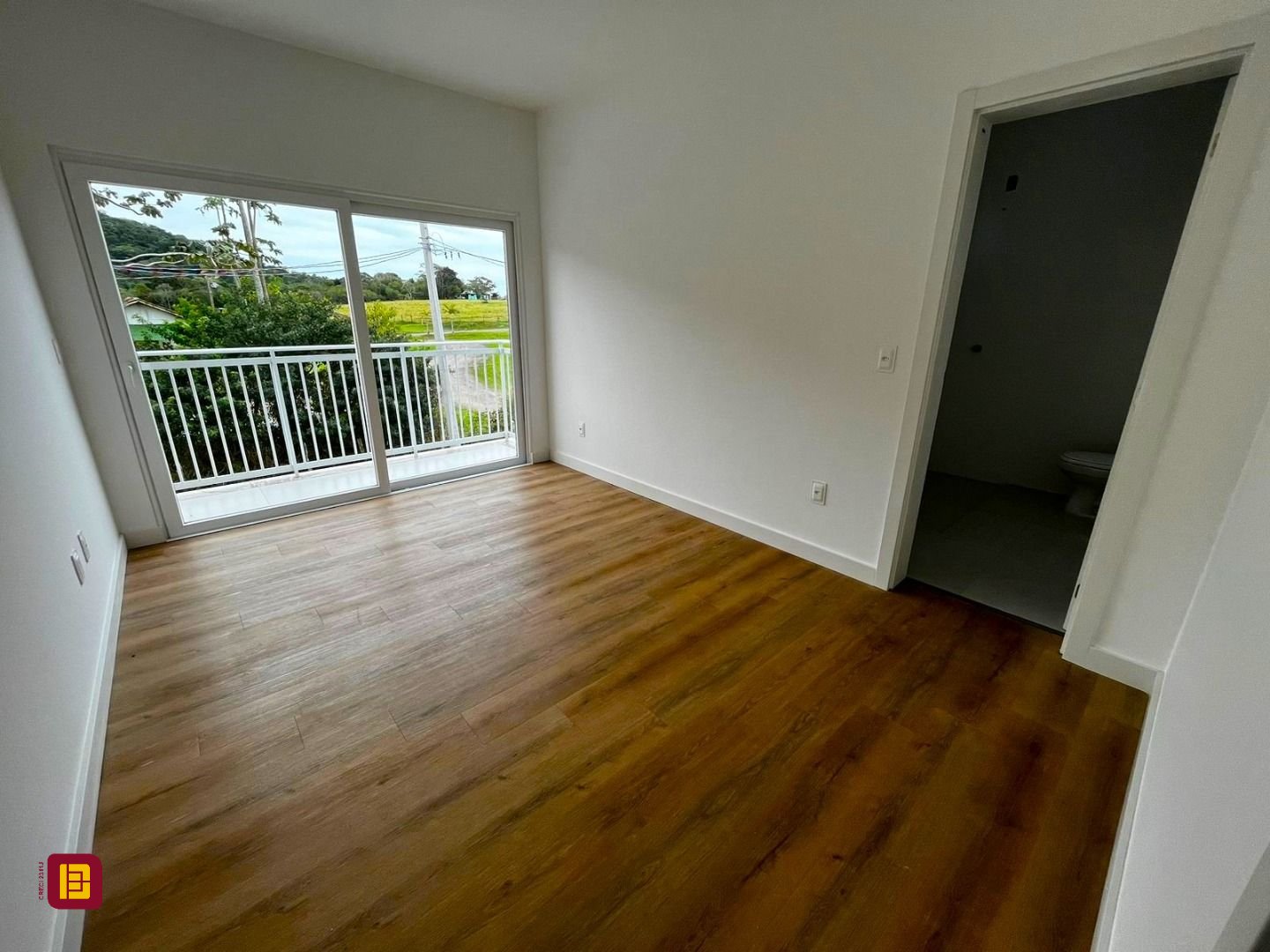 Casa com 112m², 4 quartos (sendo 1 suíte), 2 garagens, no bairro Rio Tavares em Florianópolis