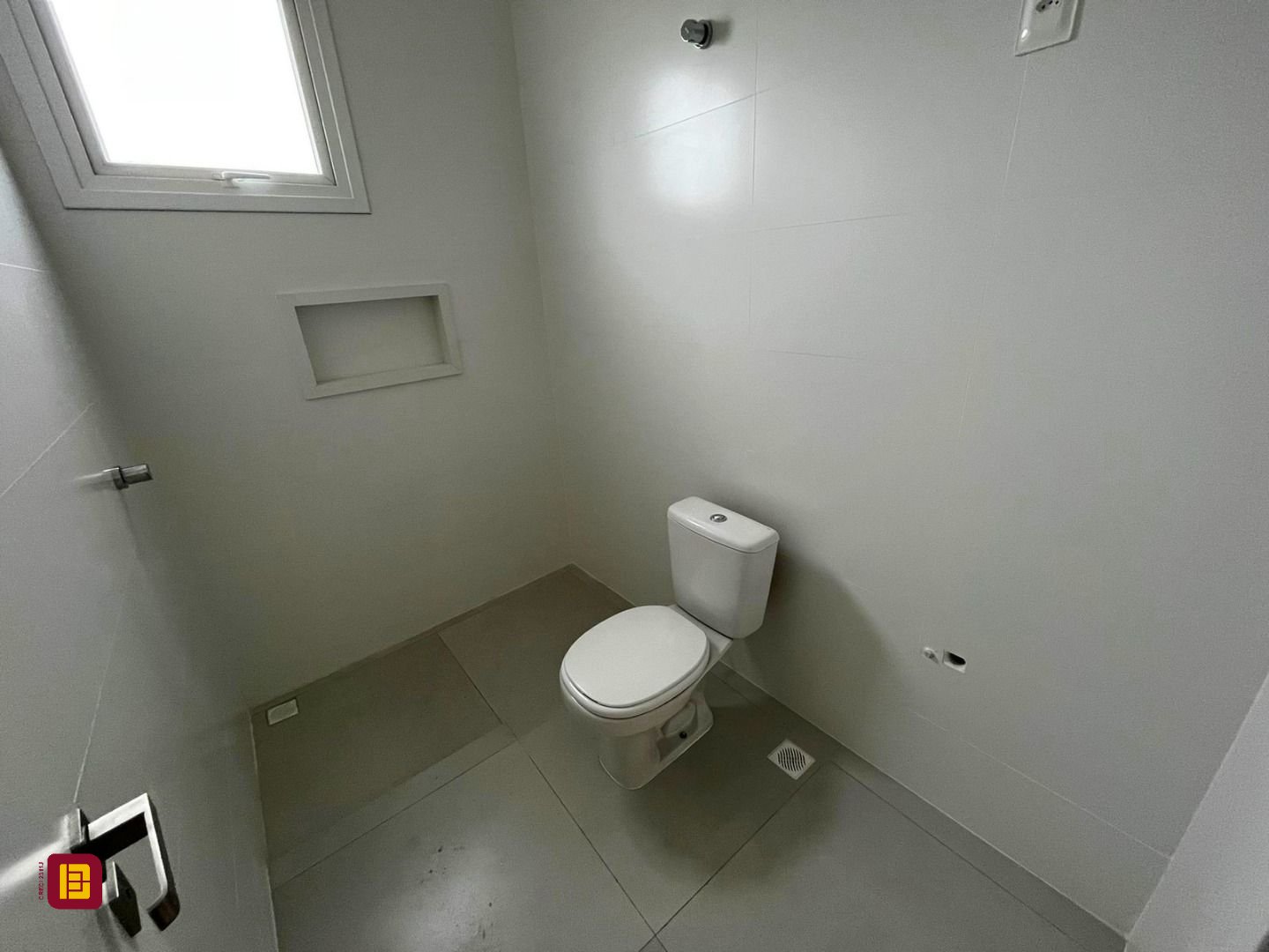 Casa com 112m², 4 quartos (sendo 1 suíte), 2 garagens, no bairro Rio Tavares em Florianópolis