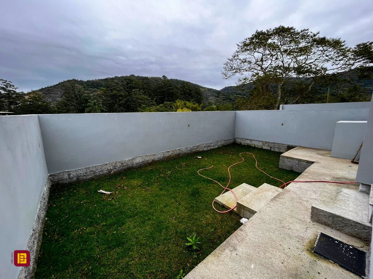 Casa com 112m², 4 quartos (sendo 1 suíte), 2 garagens, no bairro Rio Tavares em Florianópolis