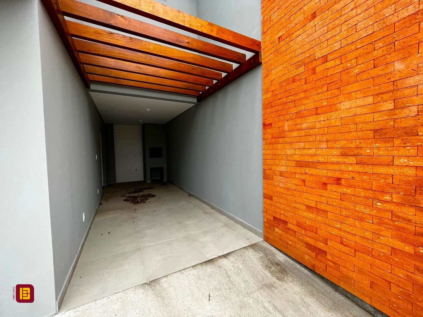 Casa com 118m², 3 quartos (sendo 1 suíte), 2 garagens, no bairro Rio Tavares em Florianópolis
