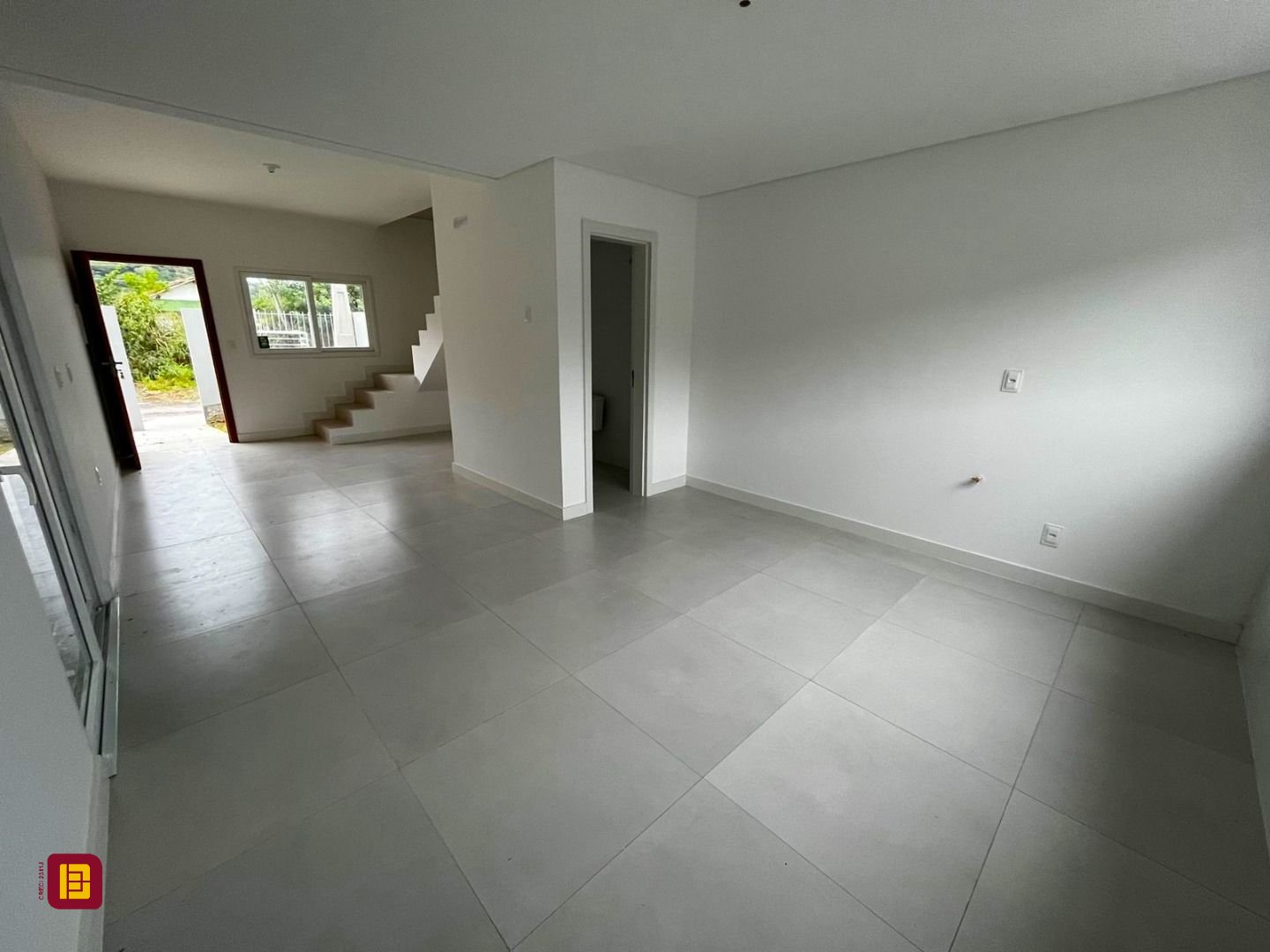 Casa com 118m², 3 quartos (sendo 1 suíte), 2 garagens, no bairro Rio Tavares em Florianópolis