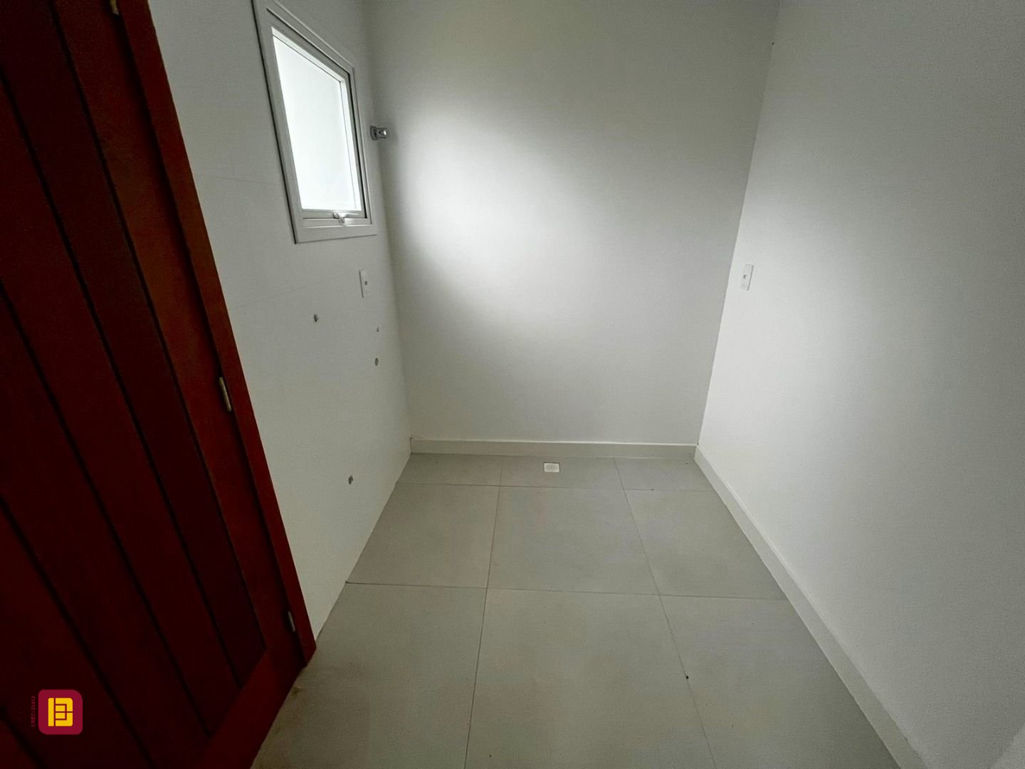 Casa com 118m², 3 quartos (sendo 1 suíte), 2 garagens, no bairro Rio Tavares em Florianópolis