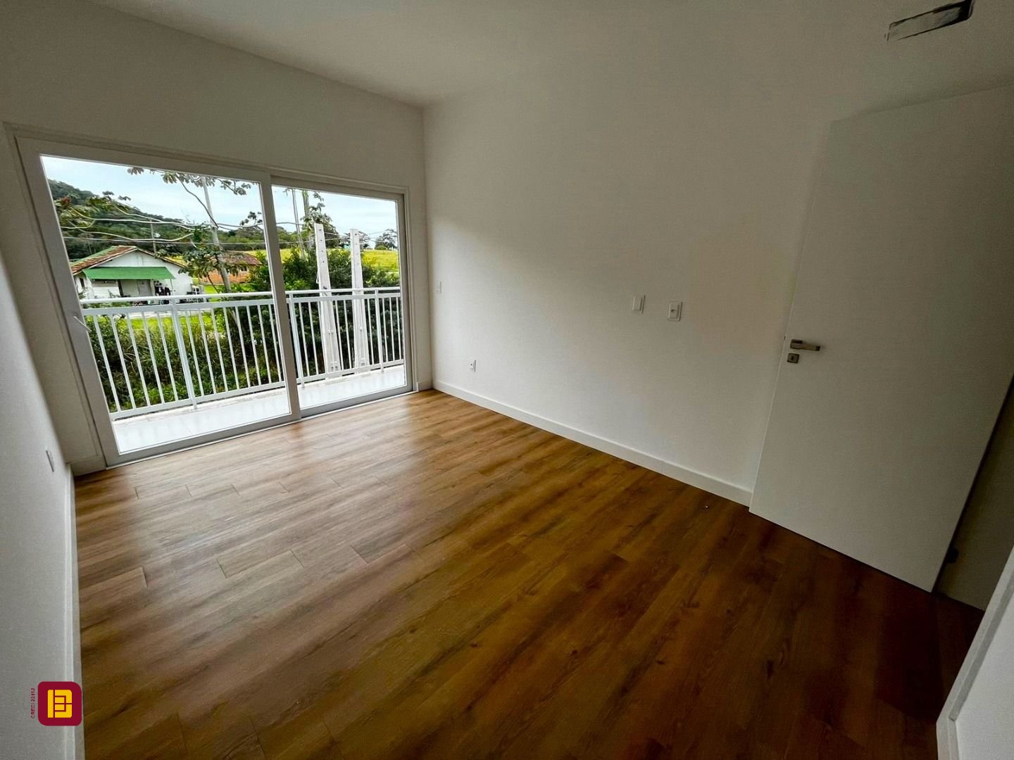 Casa com 118m², 3 quartos (sendo 1 suíte), 2 garagens, no bairro Rio Tavares em Florianópolis