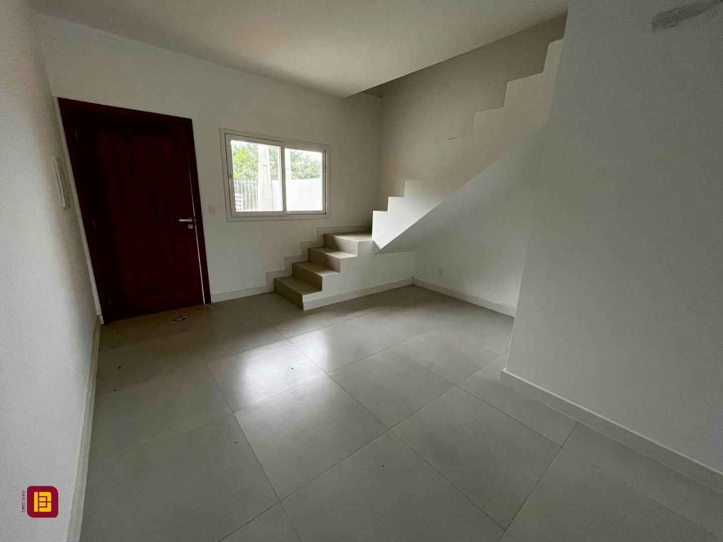 Casa com 118m², 3 quartos (sendo 1 suíte), 2 garagens, no bairro Rio Tavares em Florianópolis