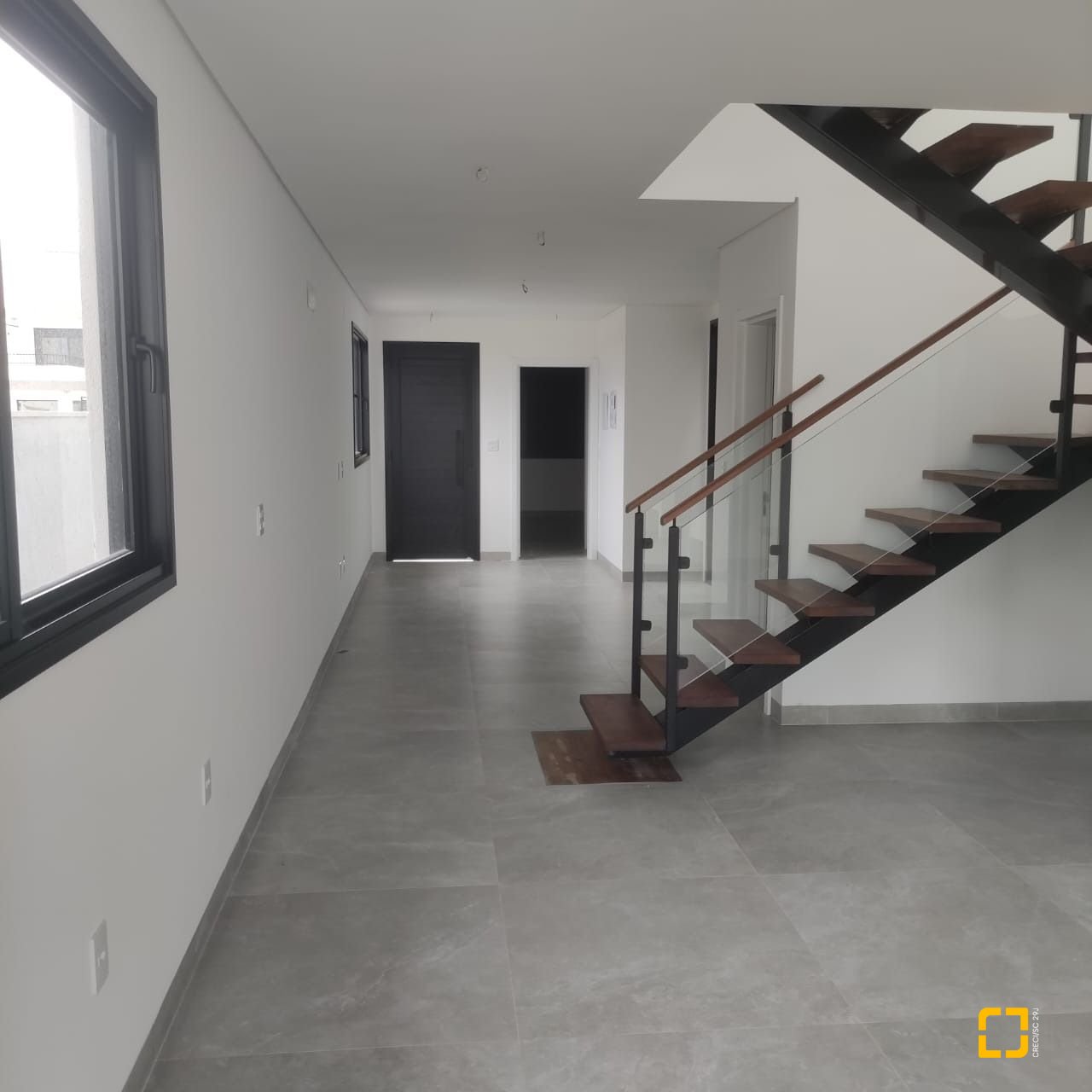 Casa com 162m², 6 quartos (sendo 3 suítes), 2 garagens, no bairro Campeche em Florianópolis