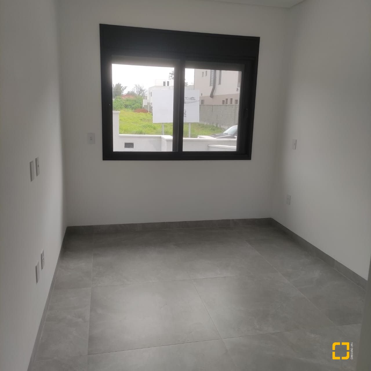 Casa com 162m², 6 quartos (sendo 3 suítes), 2 garagens, no bairro Campeche em Florianópolis