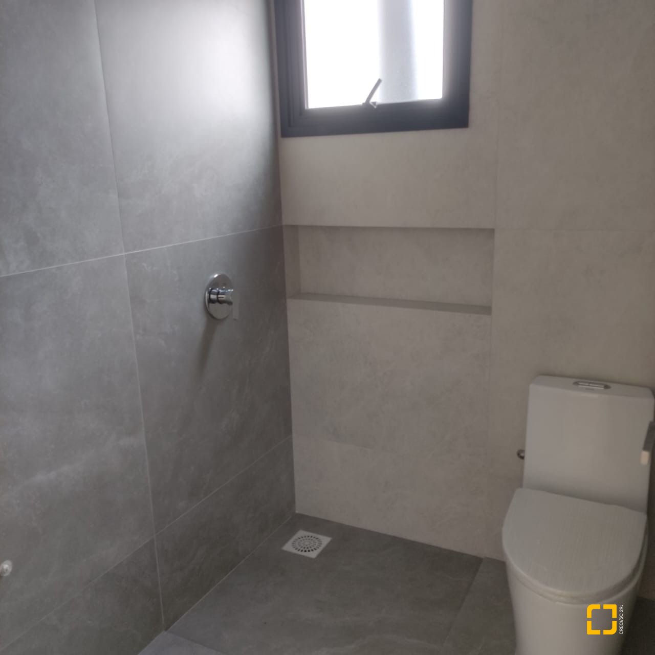 Casa com 162m², 6 quartos (sendo 3 suítes), 2 garagens, no bairro Campeche em Florianópolis