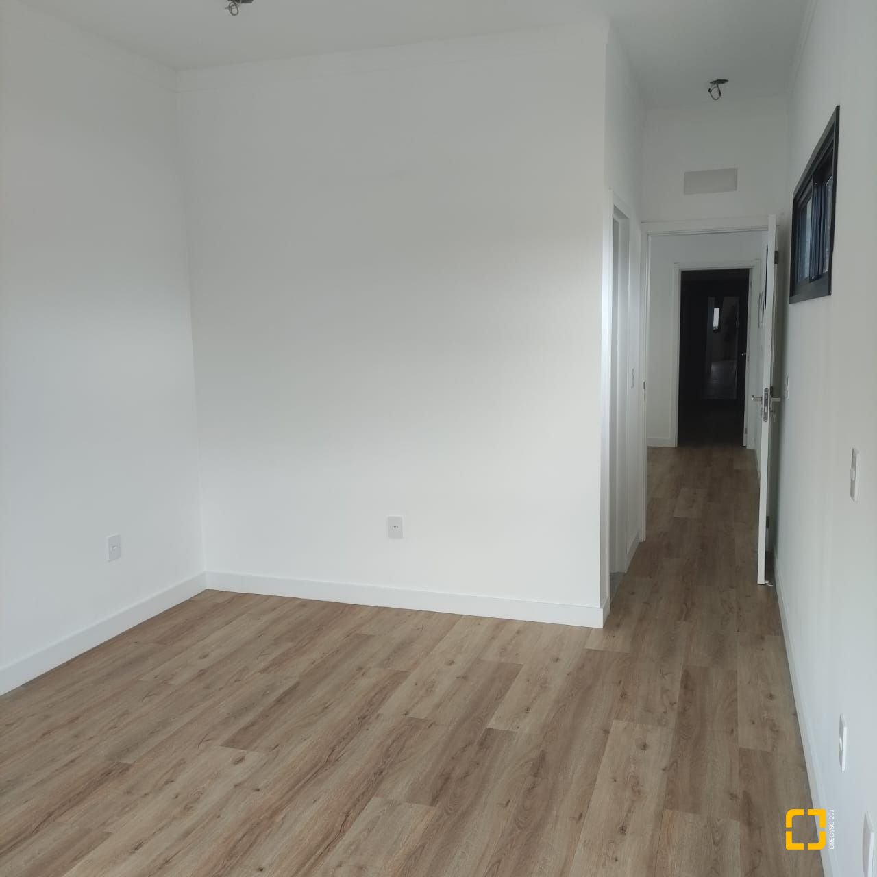 Casa com 162m², 6 quartos (sendo 3 suítes), 2 garagens, no bairro Campeche em Florianópolis