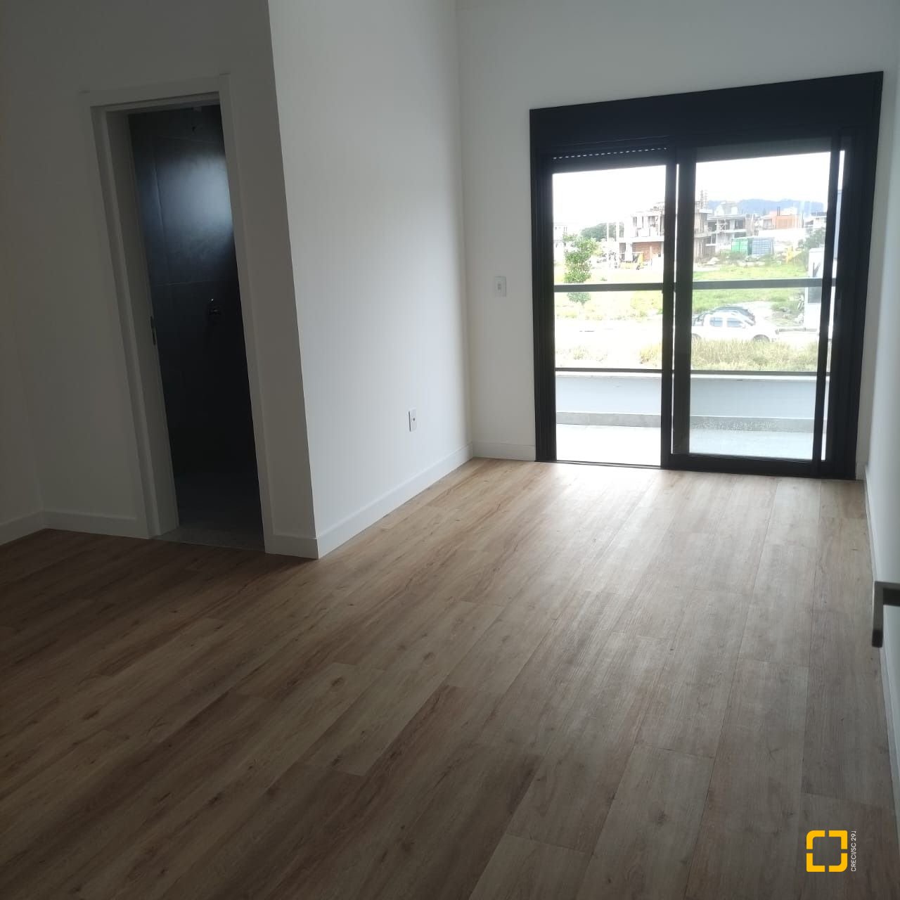 Casa com 162m², 6 quartos (sendo 3 suítes), 2 garagens, no bairro Campeche em Florianópolis