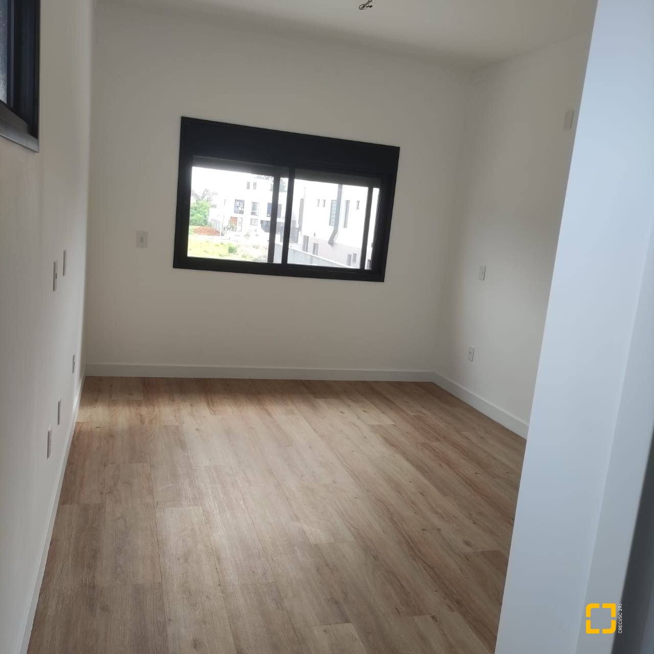 Casa com 162m², 6 quartos (sendo 3 suítes), 2 garagens, no bairro Campeche em Florianópolis