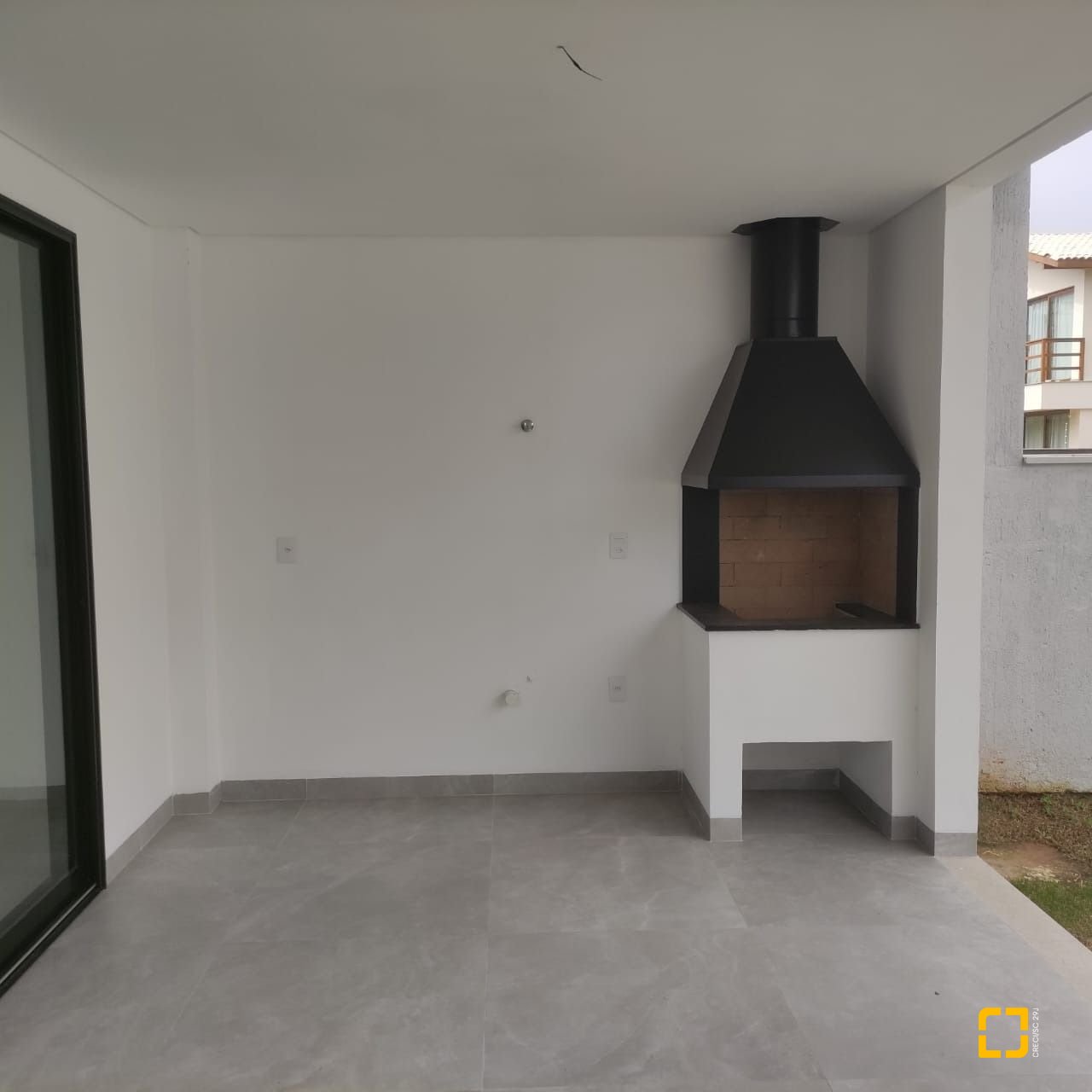 Casa com 162m², 6 quartos (sendo 3 suítes), 2 garagens, no bairro Campeche em Florianópolis