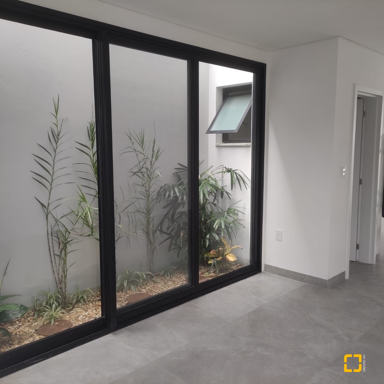 Casa com 162m², 6 quartos (sendo 3 suítes), 2 garagens, no bairro Campeche em Florianópolis