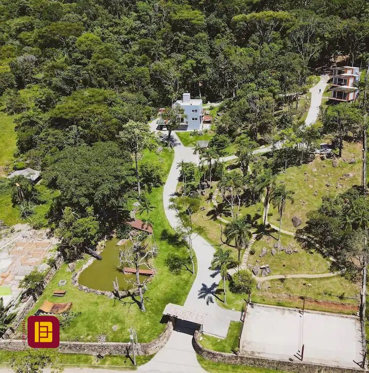 Casa com 600m², 7 quartos (sendo 4 suítes), 11 garagens, no bairro Açores em Florianópolis