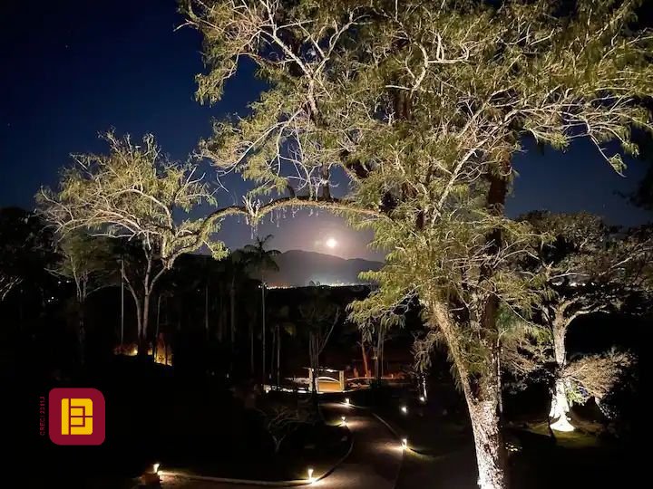 Casa com 600m², 7 quartos (sendo 4 suítes), 11 garagens, no bairro Açores em Florianópolis