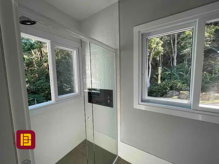 Casa com 600m², 7 quartos (sendo 4 suítes), 11 garagens, no bairro Açores em Florianópolis