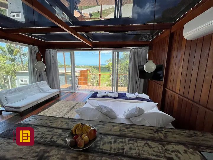 Casa com 600m², 7 quartos (sendo 4 suítes), 11 garagens, no bairro Açores em Florianópolis