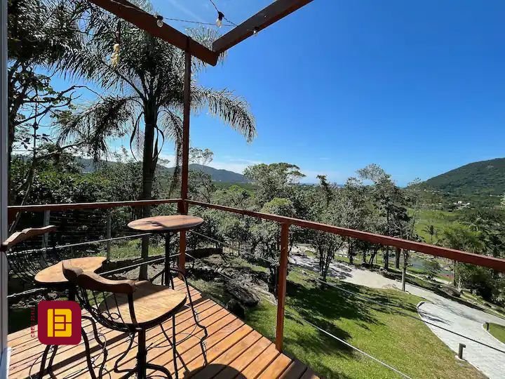 Casa com 600m², 7 quartos (sendo 4 suítes), 11 garagens, no bairro Açores em Florianópolis