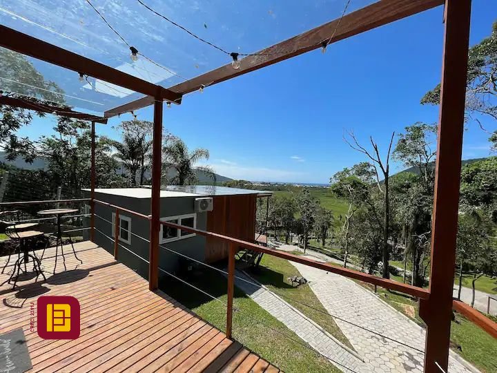 Casa com 600m², 7 quartos (sendo 4 suítes), 11 garagens, no bairro Açores em Florianópolis