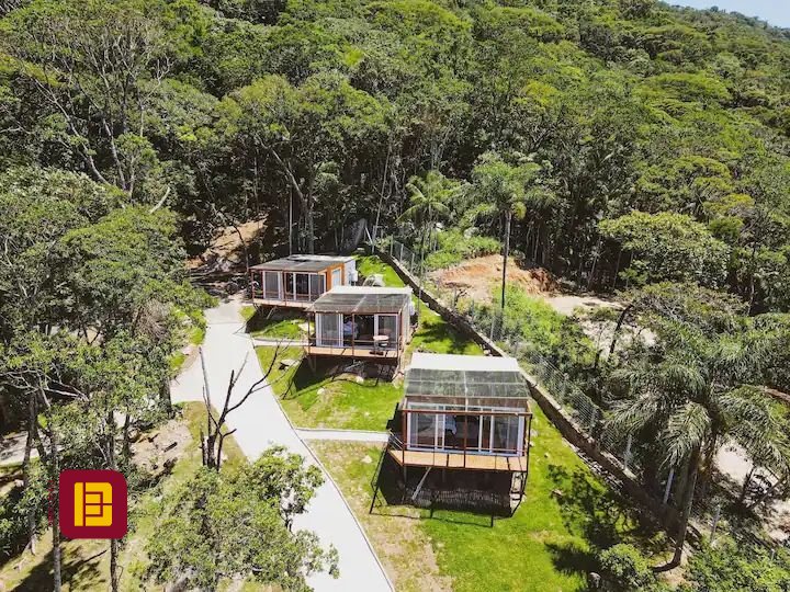 Casa com 600m², 7 quartos (sendo 4 suítes), 11 garagens, no bairro Açores em Florianópolis