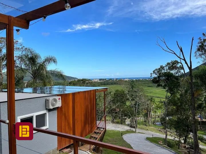 Casa com 600m², 7 quartos (sendo 4 suítes), 11 garagens, no bairro Açores em Florianópolis