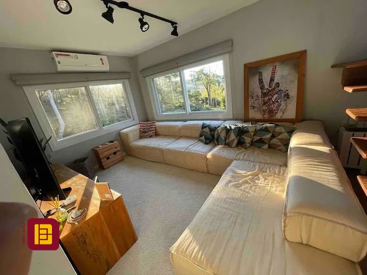 Casa com 600m², 7 quartos (sendo 4 suítes), 11 garagens, no bairro Açores em Florianópolis