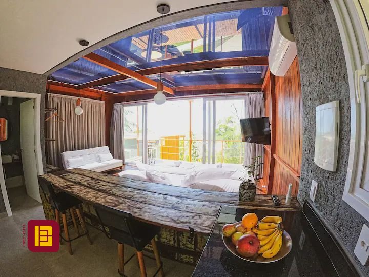 Casa com 600m², 7 quartos (sendo 4 suítes), 11 garagens, no bairro Açores em Florianópolis