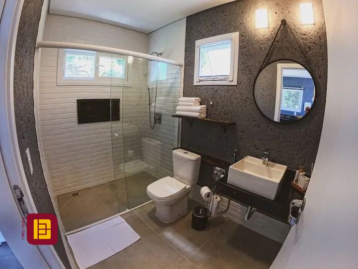 Casa com 600m², 7 quartos (sendo 4 suítes), 11 garagens, no bairro Açores em Florianópolis