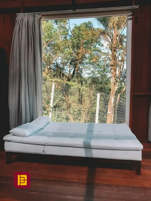 Casa com 600m², 7 quartos (sendo 4 suítes), 11 garagens, no bairro Açores em Florianópolis