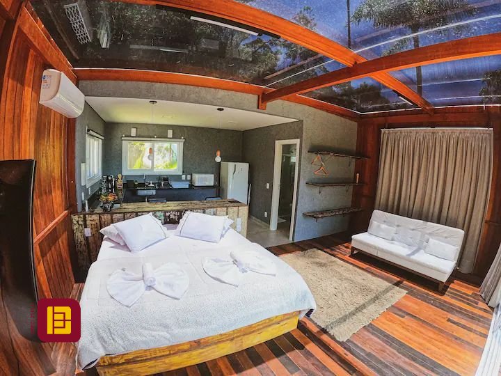 Casa com 600m², 7 quartos (sendo 4 suítes), 11 garagens, no bairro Açores em Florianópolis
