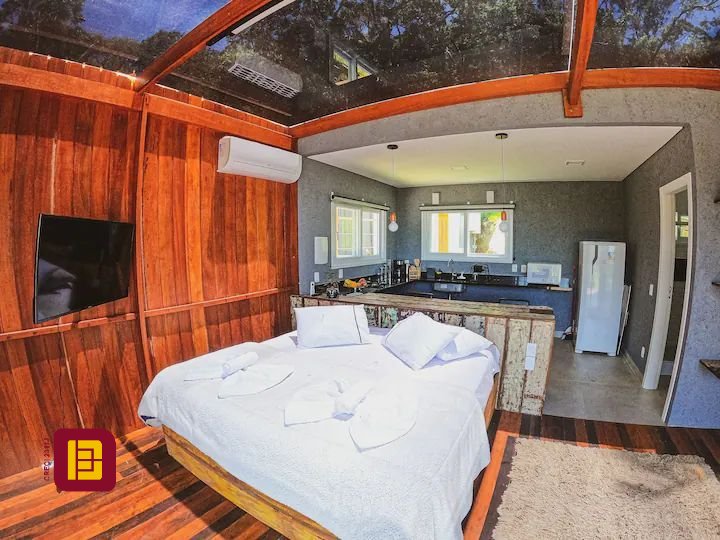Casa com 600m², 7 quartos (sendo 4 suítes), 11 garagens, no bairro Açores em Florianópolis