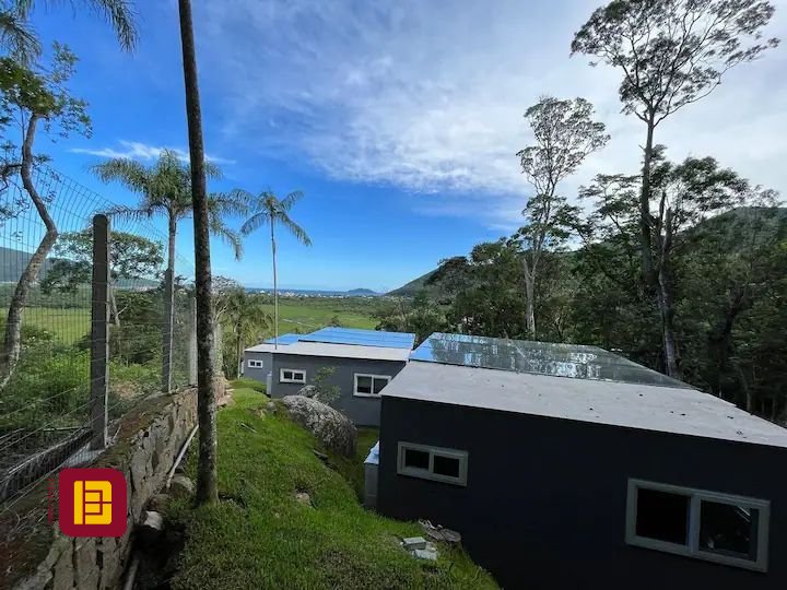 Casa com 600m², 7 quartos (sendo 4 suítes), 11 garagens, no bairro Açores em Florianópolis