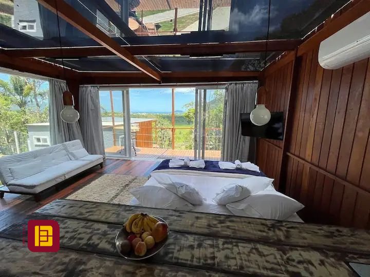 Casa com 600m², 7 quartos (sendo 4 suítes), 11 garagens, no bairro Açores em Florianópolis