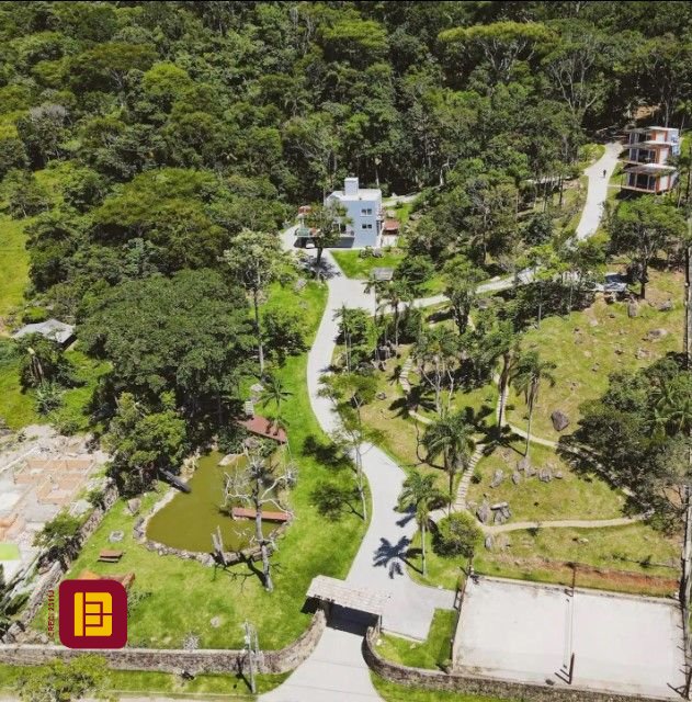 Casa com 600m², 7 quartos (sendo 4 suítes), 11 garagens, no bairro Açores em Florianópolis