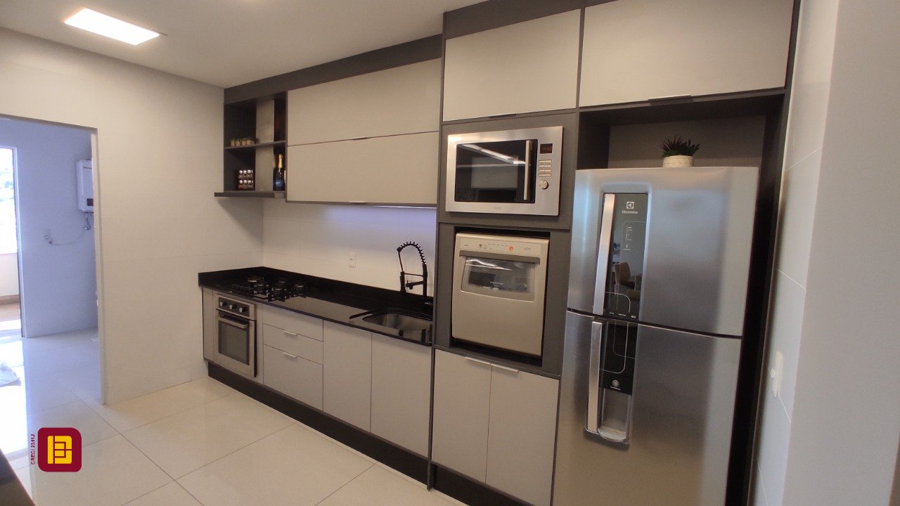 Apartamento com 142m², 3 quartos (sendo 2 suítes), 3 garagens, no bairro Floresta em São José