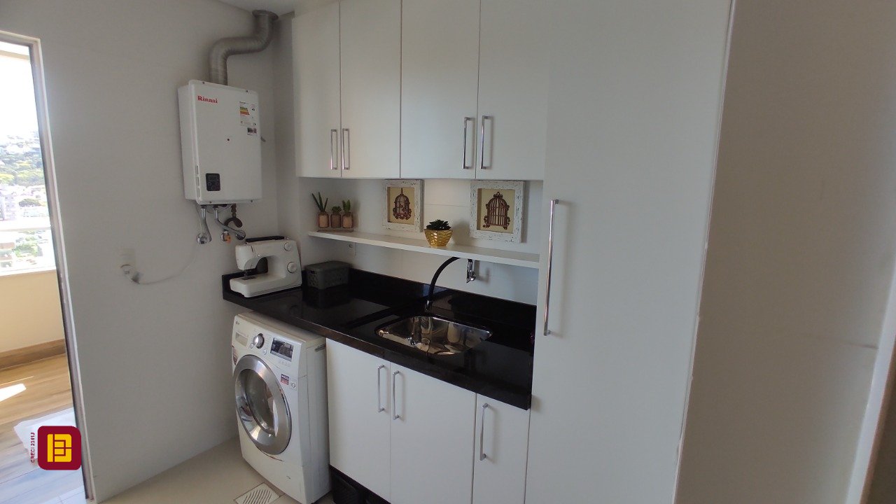 Apartamento com 142m², 3 quartos (sendo 2 suítes), 3 garagens, no bairro Floresta em São José