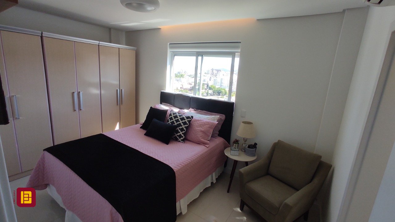 Apartamento com 142m², 3 quartos (sendo 2 suítes), 3 garagens, no bairro Floresta em São José
