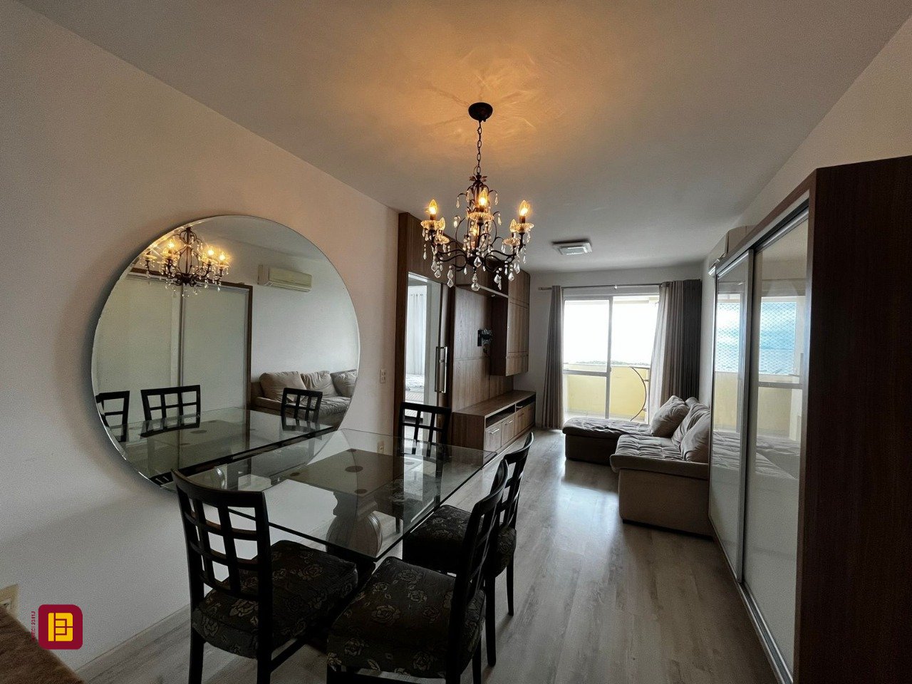Apartamento com 77m², 4 quartos (sendo 1 suíte), 1 garagem, no bairro Costeira do Pirajubaé em Florianópolis