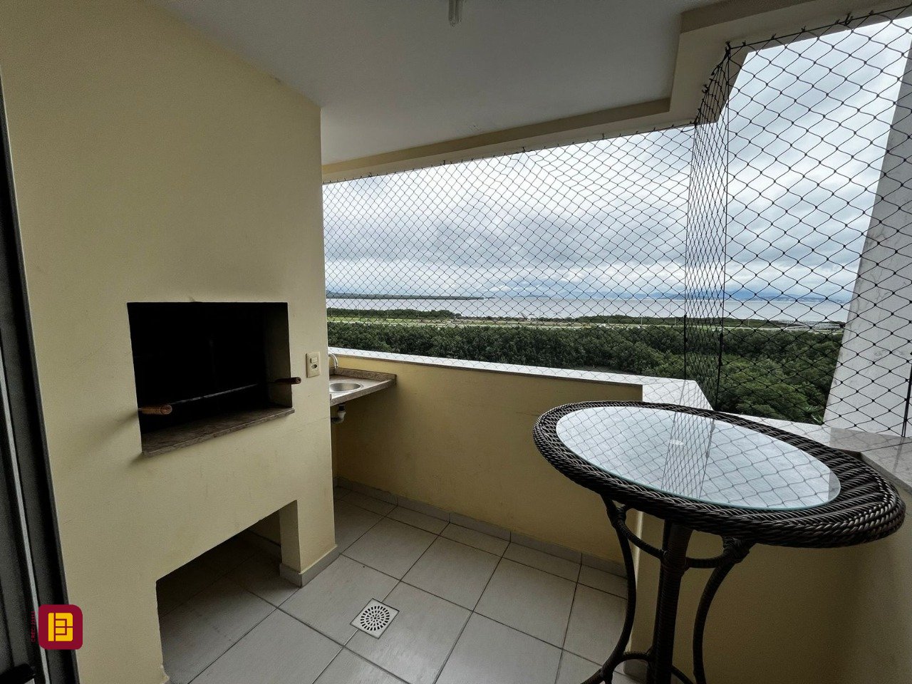 Apartamento com 77m², 4 quartos (sendo 1 suíte), 1 garagem, no bairro Costeira do Pirajubaé em Florianópolis
