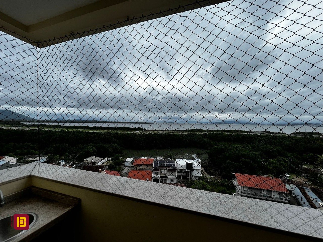Apartamento com 77m², 4 quartos (sendo 1 suíte), 1 garagem, no bairro Costeira do Pirajubaé em Florianópolis