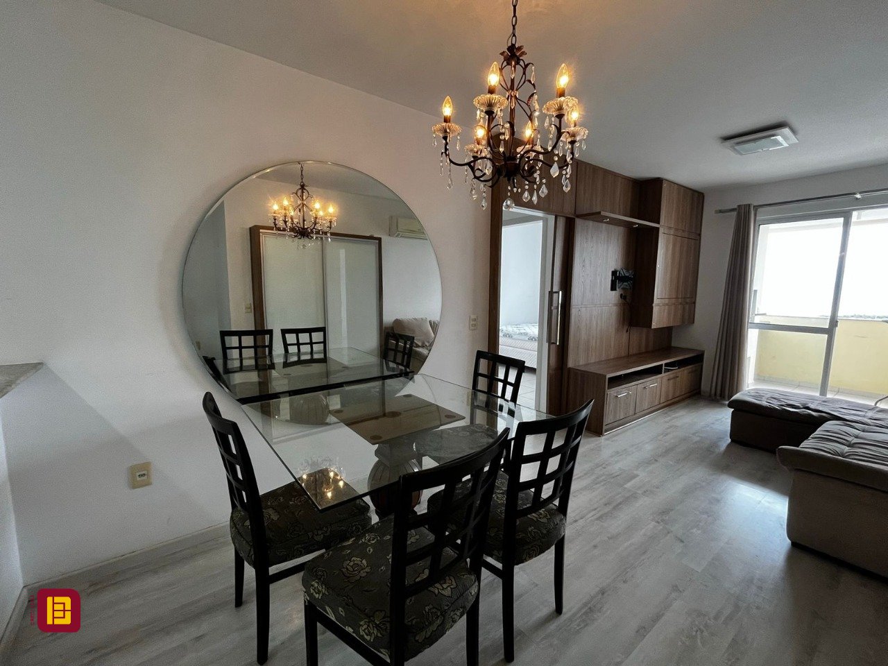 Apartamento com 77m², 4 quartos (sendo 1 suíte), 1 garagem, no bairro Costeira do Pirajubaé em Florianópolis