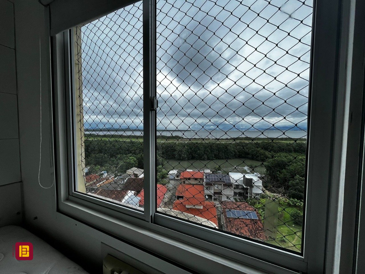 Apartamento com 77m², 4 quartos (sendo 1 suíte), 1 garagem, no bairro Costeira do Pirajubaé em Florianópolis