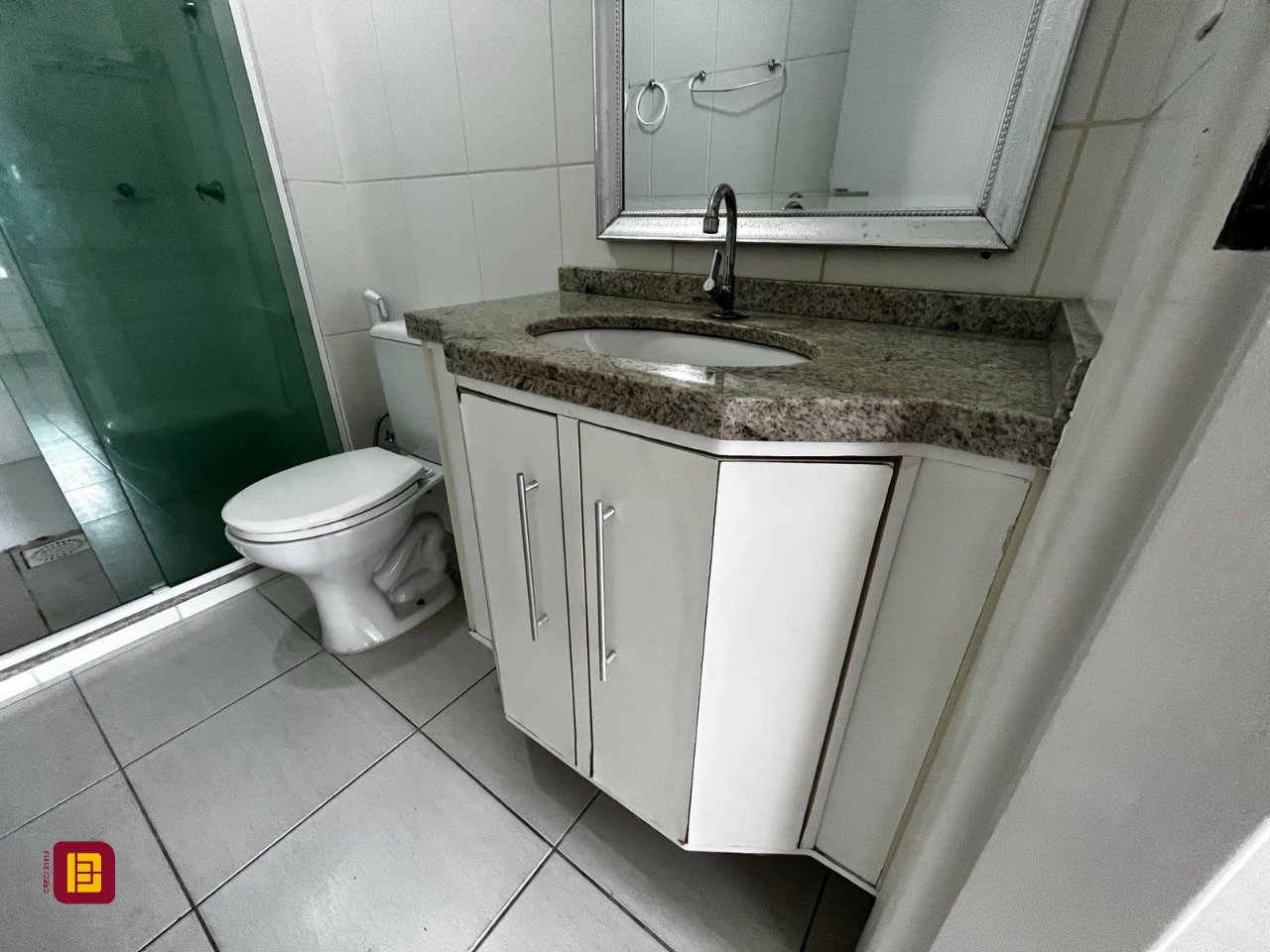 Apartamento com 77m², 4 quartos (sendo 1 suíte), 1 garagem, no bairro Costeira do Pirajubaé em Florianópolis