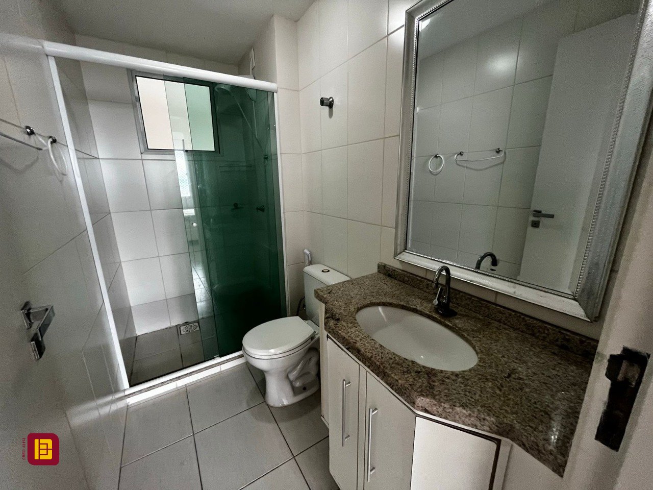 Apartamento com 77m², 4 quartos (sendo 1 suíte), 1 garagem, no bairro Costeira do Pirajubaé em Florianópolis