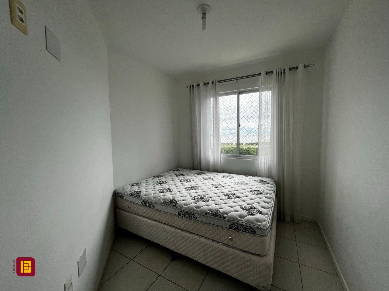 Apartamento com 77m², 4 quartos (sendo 1 suíte), 1 garagem, no bairro Costeira do Pirajubaé em Florianópolis